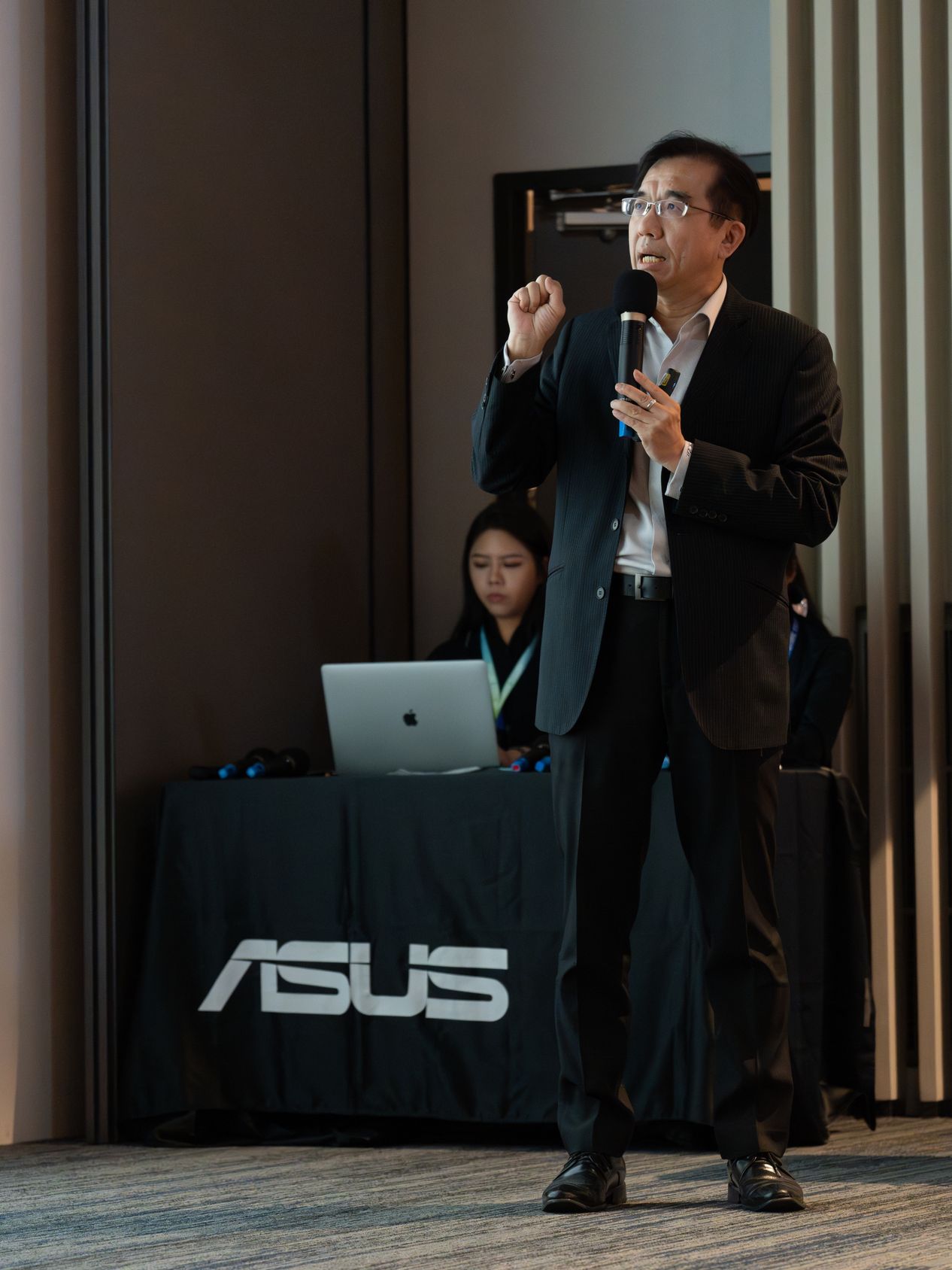 Kevin Lee, Chief Operating Officer for Taiwan Web Service (TWS), takes the stage to discuss the economic potential of generative AI and its impact on the workforce.